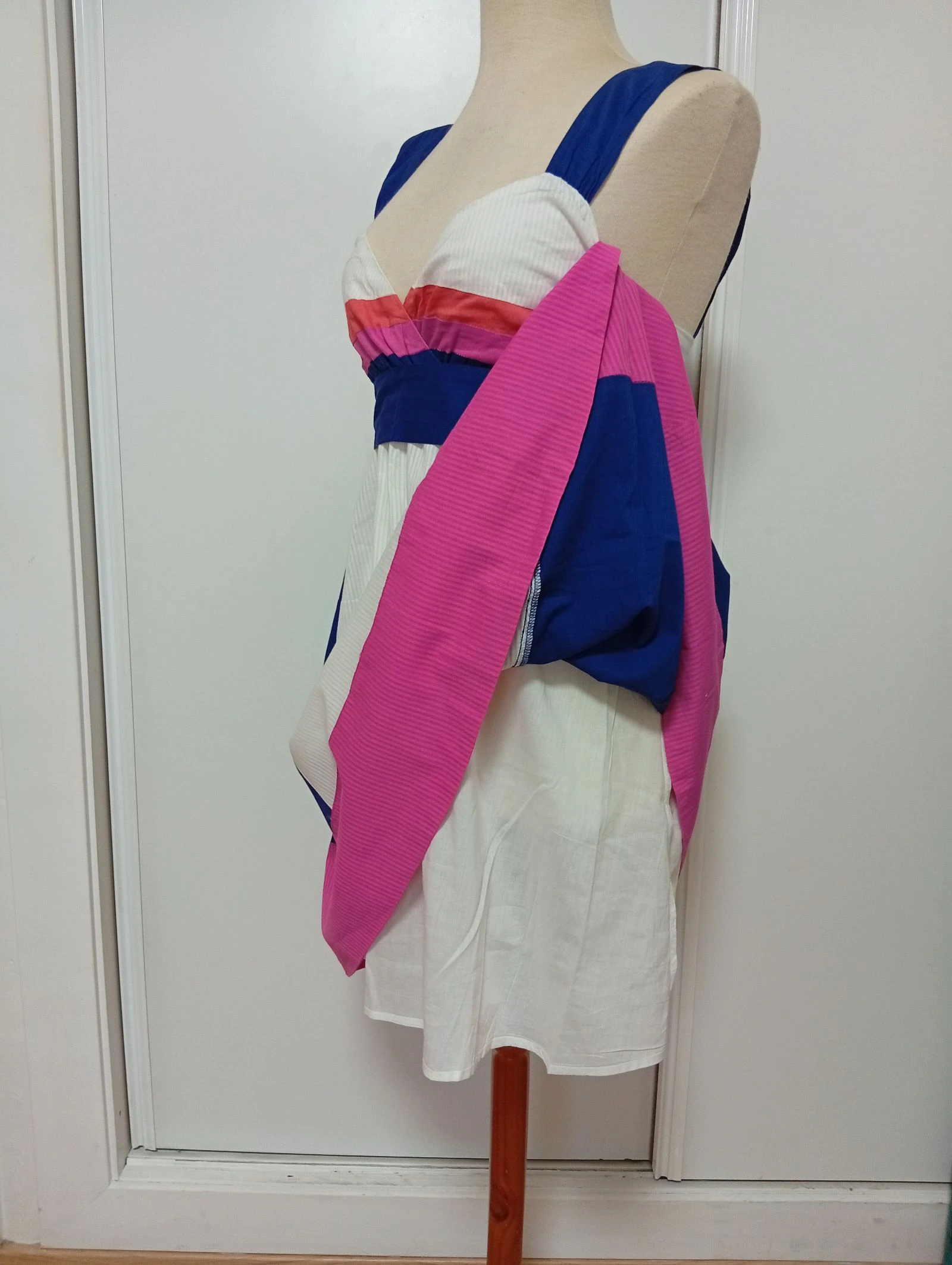 Robe d'été à bretelles et un décolleté en V avantageux – photo 5